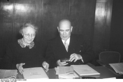 Bundesarchiv_B_145_Bild-F046121-0040_Koblenz__Rittersturz-Konferenz__Schroeder_Steffan